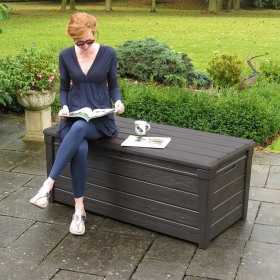 Cutie pentru depozitare exterior, de gradina, terasa, pentru unelte si perne, cu capac, material plastic, culoare maro, Keter Brightwood, 455 L, cu manere, rezistenta la UV si intemperii