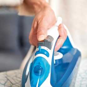 Fier de calcat albastru Black+Decker 2200 W