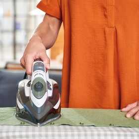 Fier de calcat alb Black+Decker 2800 W