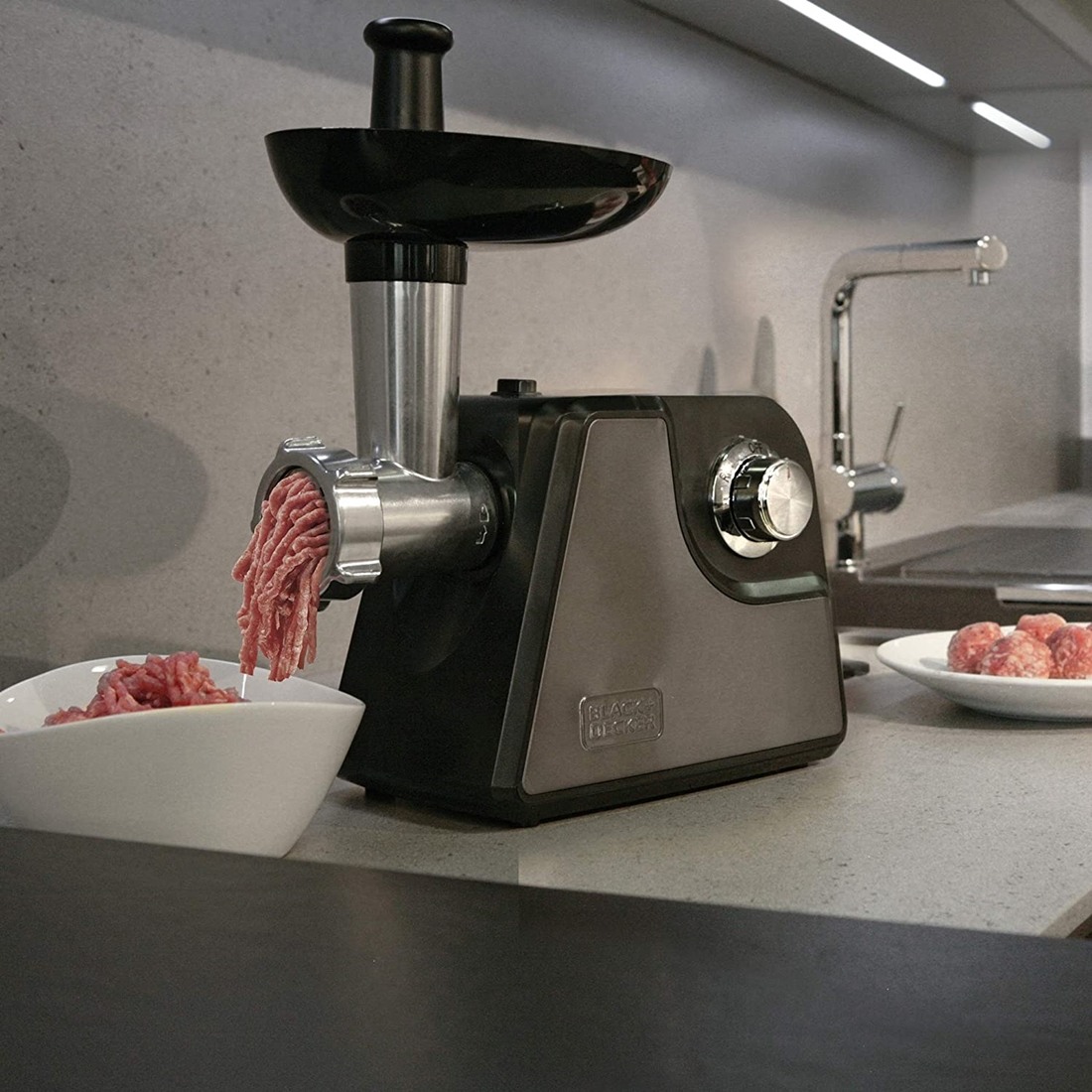 Masina de tocat carne 2 trepte viteza Black+Decker 1000 W Black + Decker Appliances imagine noua