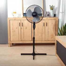 Ventilator negru cu picior Black+Decker 40 W