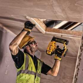 Pistol de batut cuie DeWALT DCN680N 18Ga 18V fara acumulatori si statie incarcare