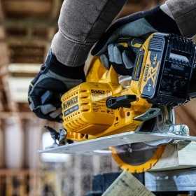 Circular de Mana Dewalt  DCS570NT Brushless, 18V XR, 184 mm