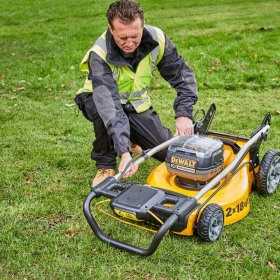Masina de tuns gazonul DeWALT DCMW564N 2x18V fara acumulatori