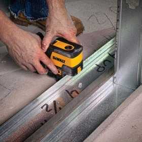 Nivela LASER DeWALT DW0822 linie in cruce cu fir cu plumb
