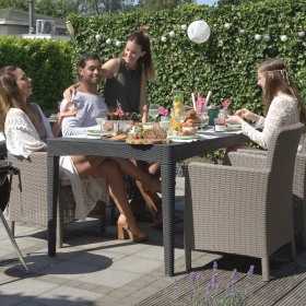 Scaun gradina, Imitatie ratan, Keter, cu cotiere profilate, cu o perna, spatar, Bej, Colectia Trenton, dimensiuni 63x60x85 cm