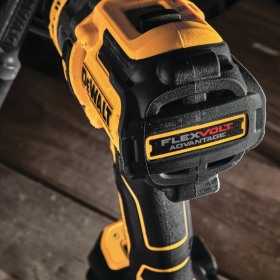 Bormasina DeWALT cu percutie, DCD999NT, cu acumulator, 126 Nm