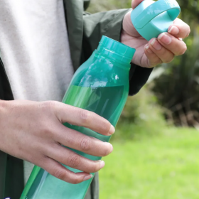 Sticla plastic reciclat diverse culori Sistema Revive 700 ml