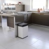 Cos de gunoi din otel inoxidabil alb cu capac batant negru Hailo Big-Box Swing L 35 L