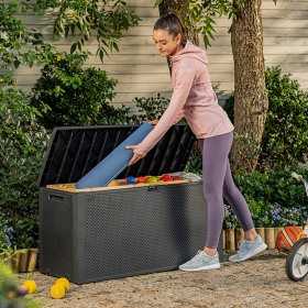 Cutie depozitare pentru exterior, cu capac, pentru unelte si obiecte uz casnic, material plastic, culoare grafit, Keter Emily, imitatie ratan, 280 L