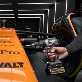 Kit 2 unelte cu motor fără perii DEWALT, McLaren F1 Team 18V XR ,-2 x 5Ah DCK200MP2T