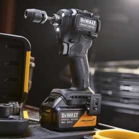 Masina de insurubat cu impact, motor fara perii, 205 Nm,18V XR, 2 x 5Ah, cutie de transport TSTAK, McLaren F1 Team, DEWALT - DCF86MP2T