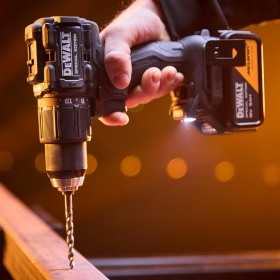 Set 2 scule Dewalt, masina de insurubat cu impact si masina de gaurit cu percutie, brushless, Mclaren F1 Team 18V XR, 2x5Ah - DCK2222MP2T